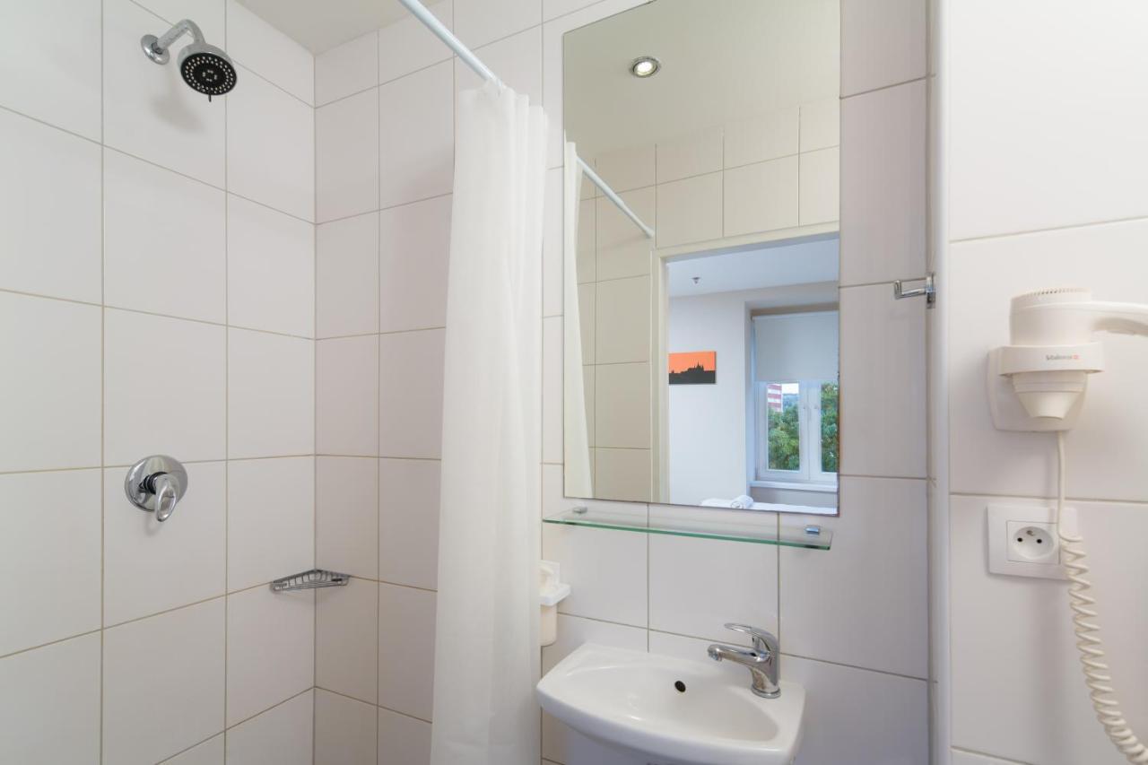 Single Room,1395956582:JPEG